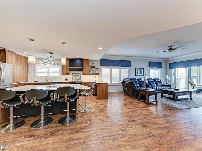 14813 Laguna Dr #401 — Photo 7