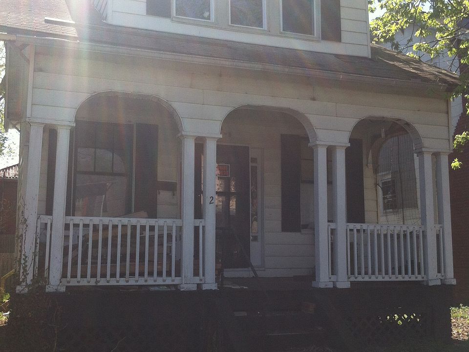 1st image of 2 Park Dr