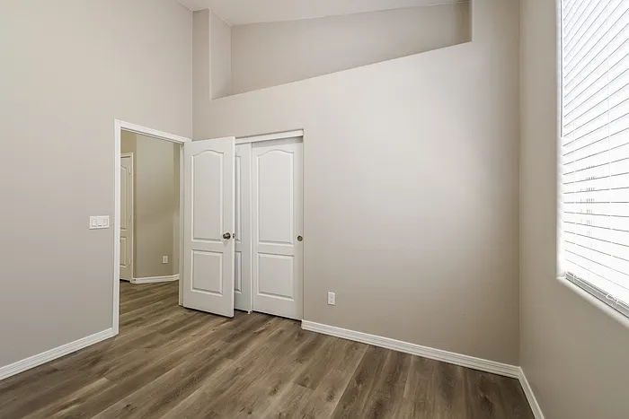 6614 W Rowel Rd — Photo 13