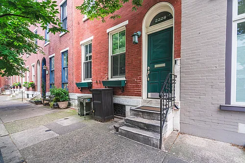 2228 Pine St Photo 1
