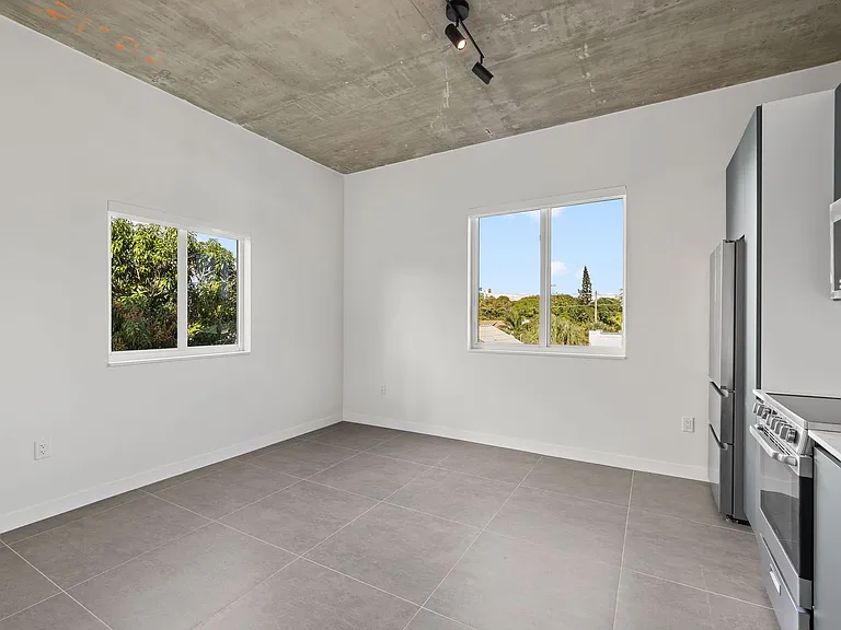 315 NW 32nd St — Photo 30