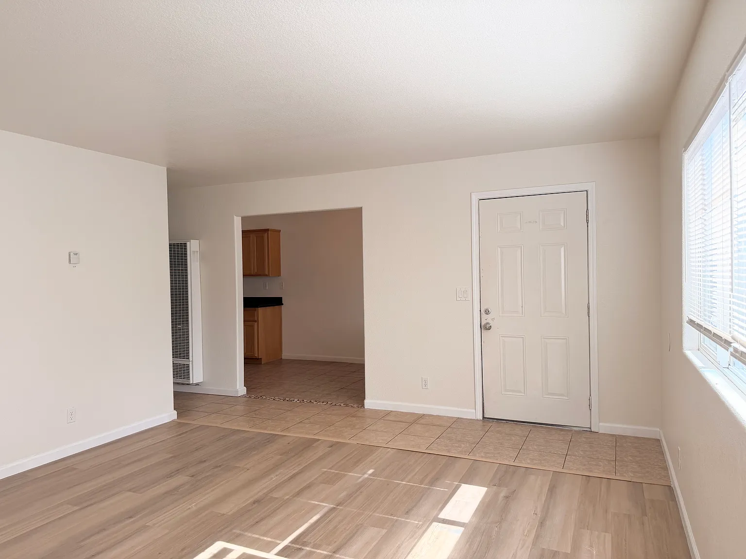 2 bed, 890 sqft, $1,595 — Photo 2