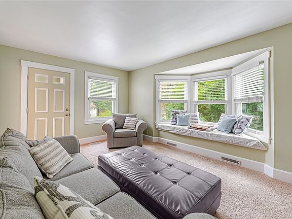 3rd image of 412 Vine St