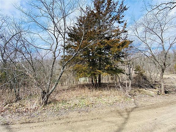 2nd image of 258 NE Lakeside Dr