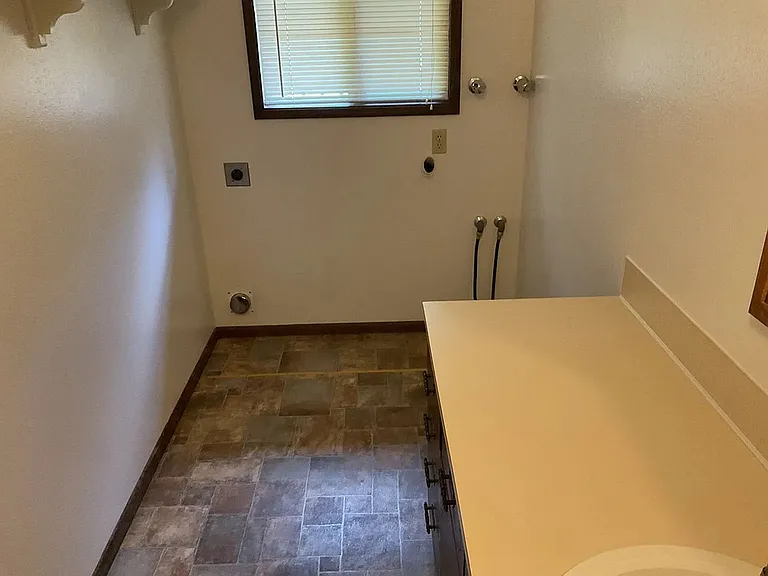 168 Chilvers Rd #K — Photo 6