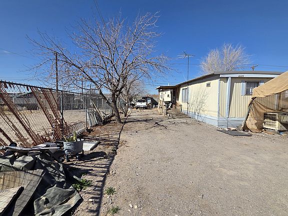 3rd image of 8809 Kingsway Dr
