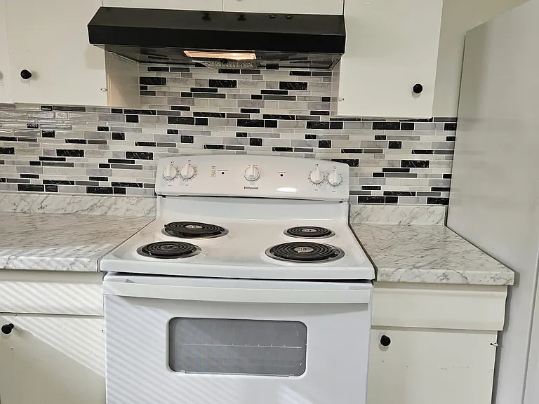 517 Palomas Dr SE #B — Photo 2