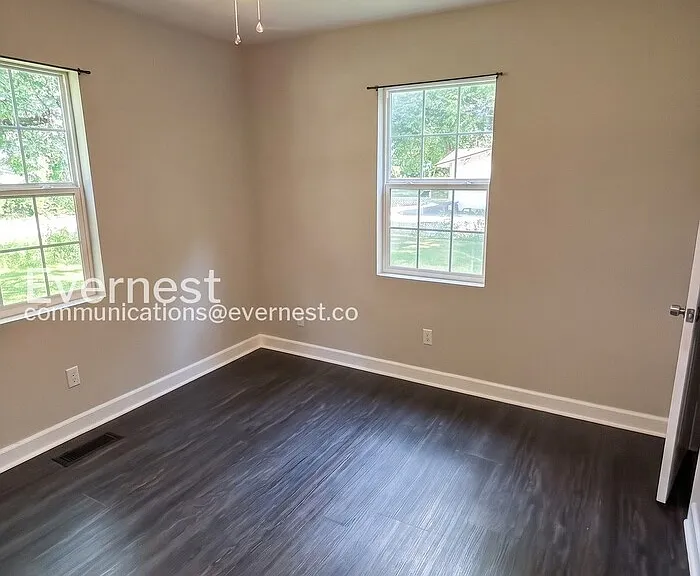 736 Hancock Rd — Photo 15