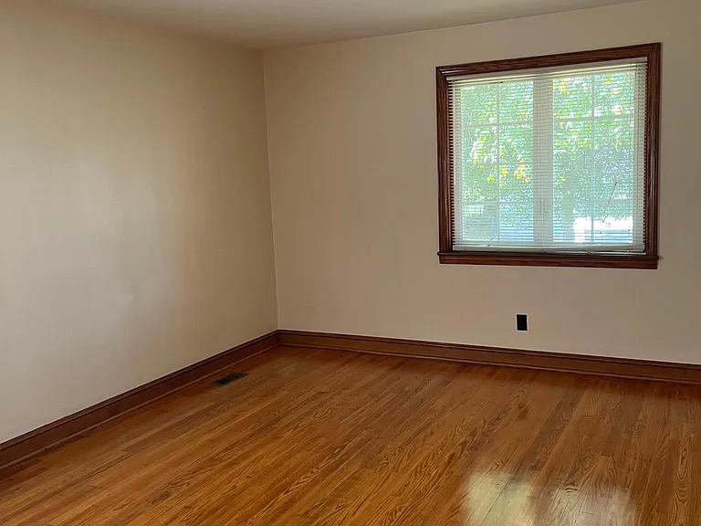 335 Smith St — Photo 7