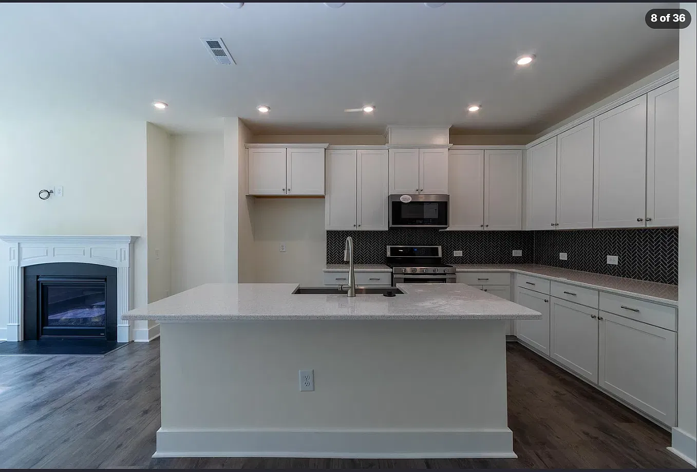 3 bed, 2.5 bath, 2260 sqft, $2,300 — Photo 4