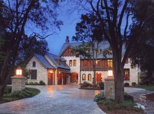 1070 E Thorne Ln, Fox Pt, WI 53217