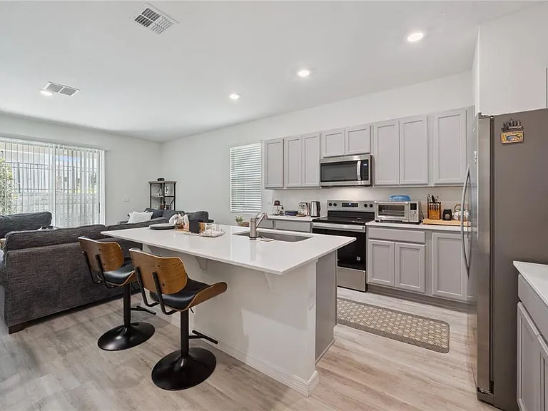 2076 Monteverde Ave — Photo 4