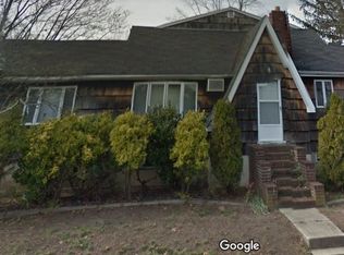 14 Oakley Ave, Massapequa, NY 11758
