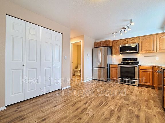 5th image of 9228 50th Ave NE #1