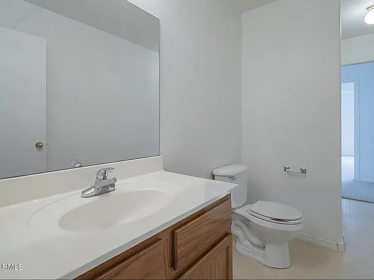 2214 W Saint Catherine Ave — Photo 6