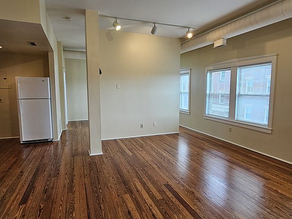 4th image of 1401 W 75th St APT B