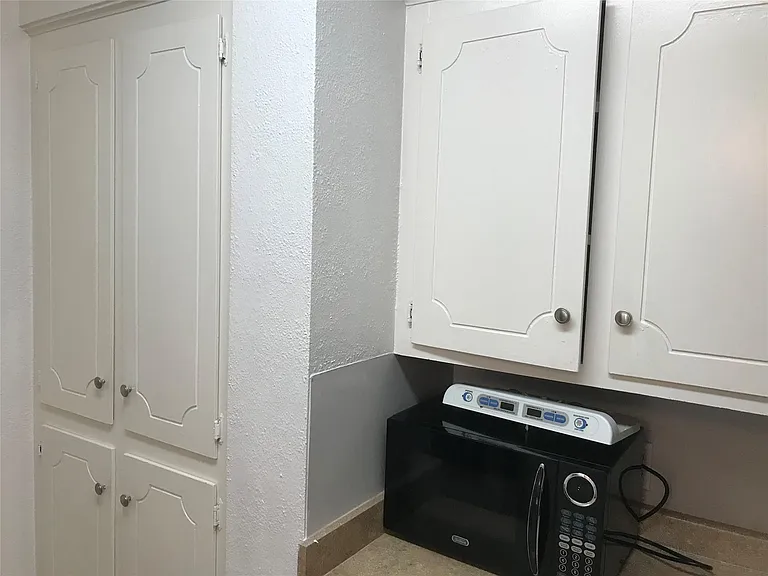 1611 Mapleton Dr — Photo 9