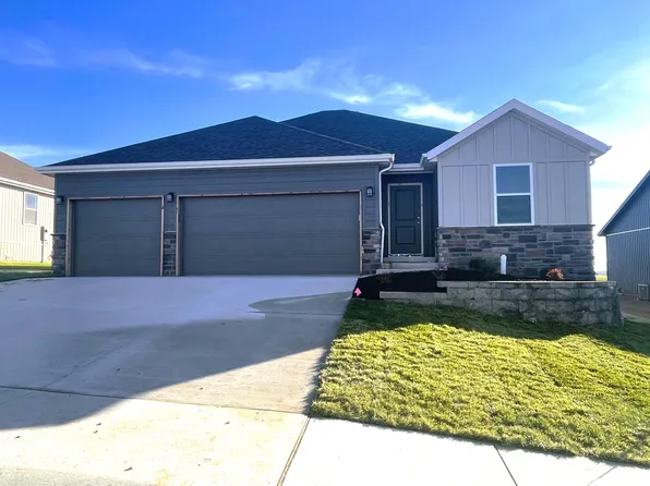 1696 E Charlton Street, Republic, MO 65738