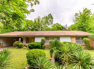 202 W Burleson St, Crockett, TX 75835