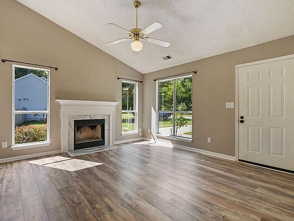 4th image of 208 Bateau Rd