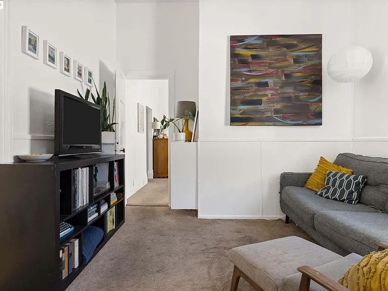 102 Hamilton Pl — Photo 2
