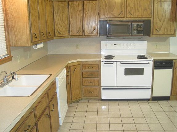 4th image of 1211 Emerald Ave
