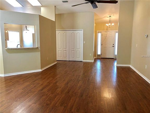 3rd image of 31 Townhill Dr