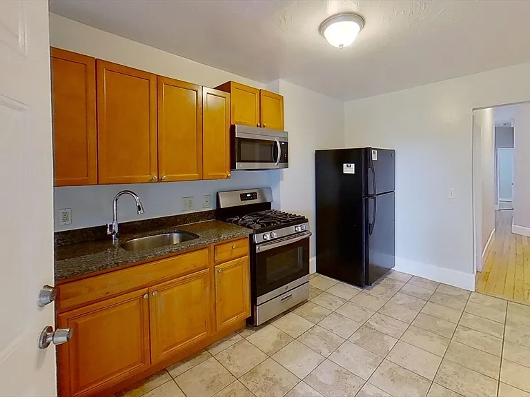 192 Adams St #3 — Photo 1