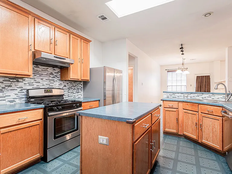 1235 Blackthorn Dr — Photo 12