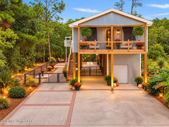 43 Fiber St, Bay Saint Louis, MS 39520