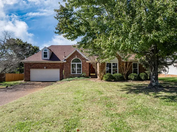 2946 Iroquois Dr, Thompsons Station, TN 37179