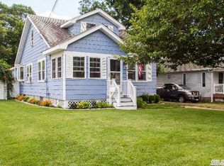 12 Oak St, Bayport, NY 11705