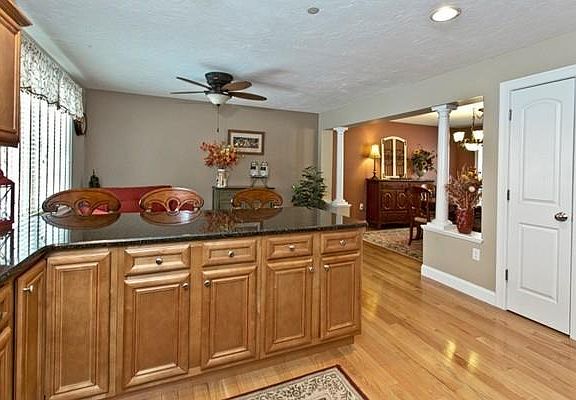 3rd image of 47 Magnavista Dr