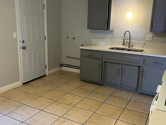 Kitchen showing washer hookup