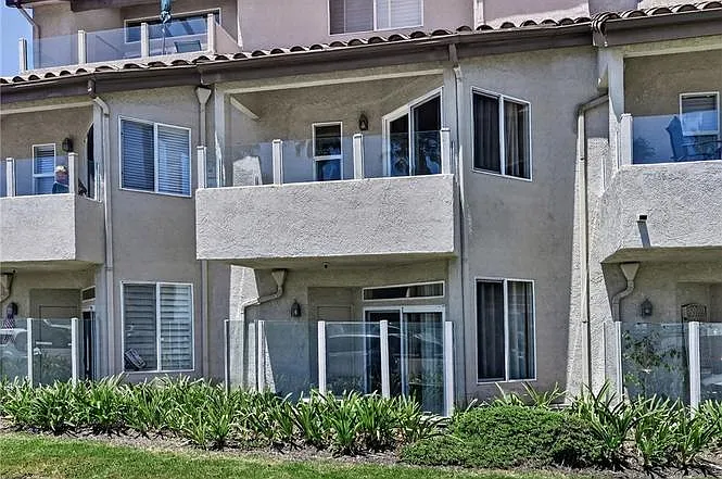 1400 Pacific Coast Hwy — Photo 3