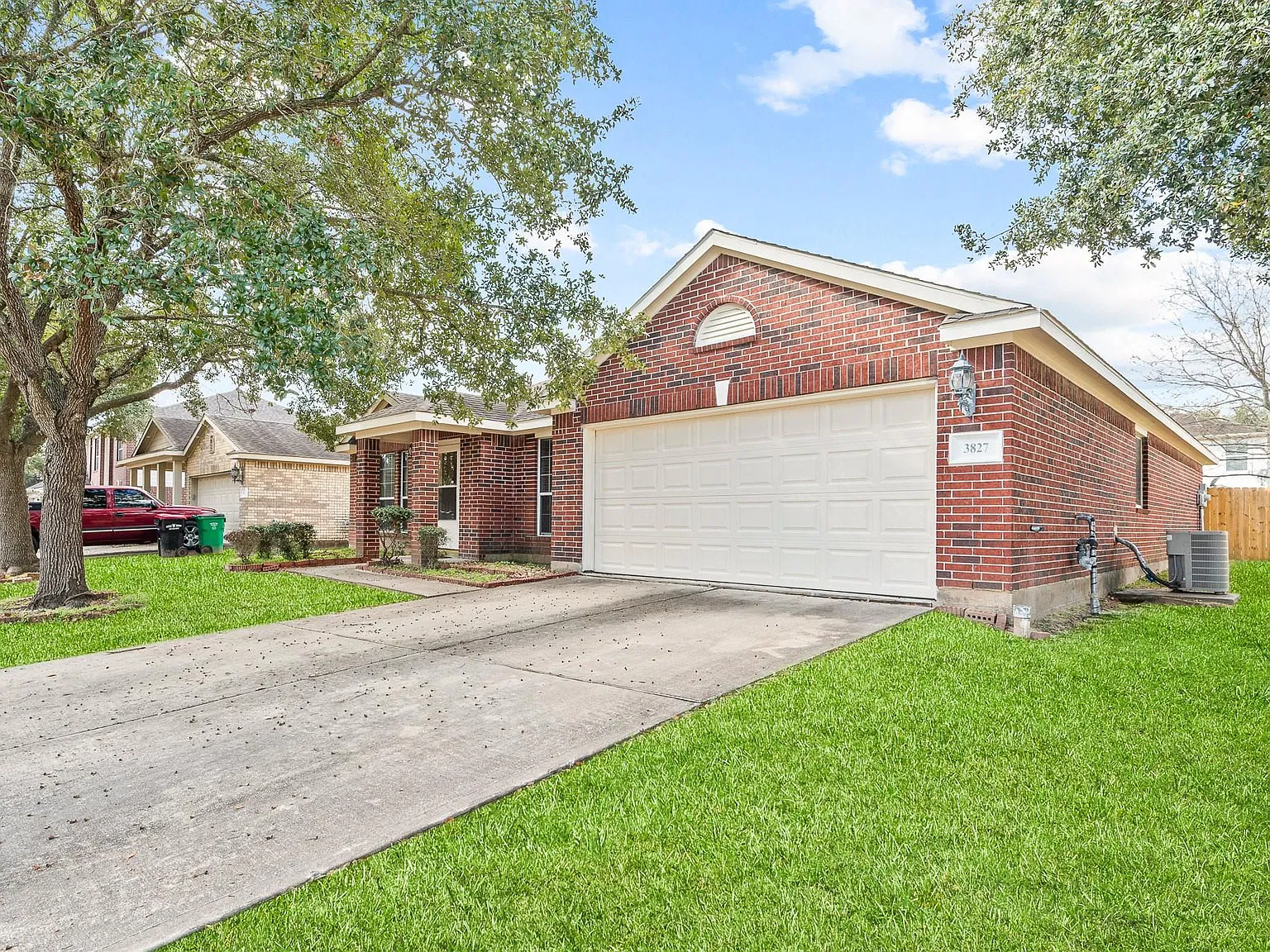 4 bed, 2.0 bath, 2216 sqft, $2,300 — Photo 3