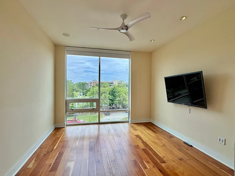 601 W Rosemary St #319 — Photo 3