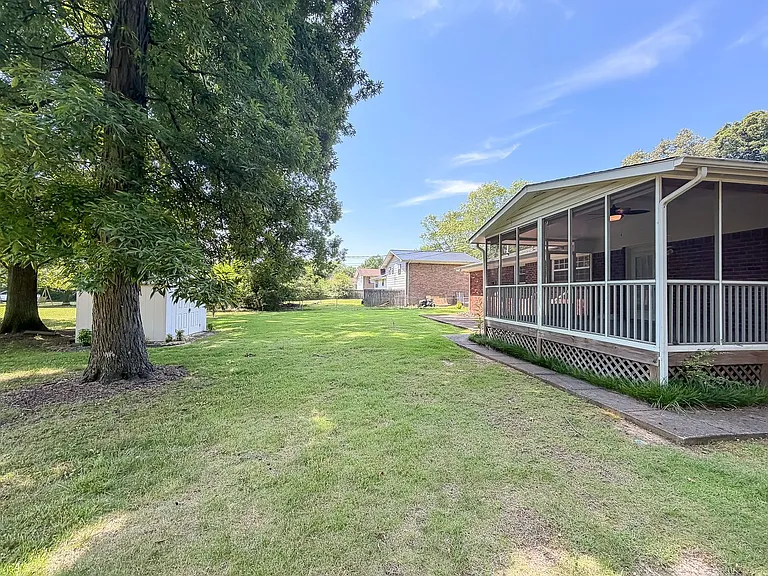 8260 Oxford Dr — Photo 25