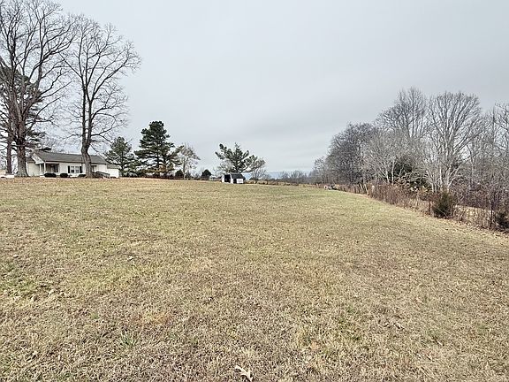 2nd image of 560 State Line Rd