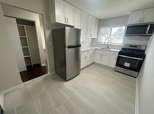 210 Broad Ave Photo 1