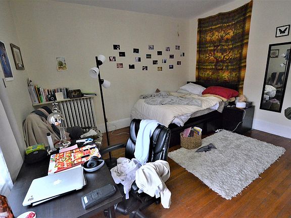 4th image of 115 Gainsborough St Unit 4