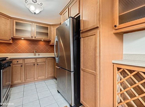 5th image of 2336 N Commonwealth Ave APT 410
