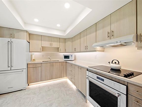 3rd image of 90 Glades Blvd #3