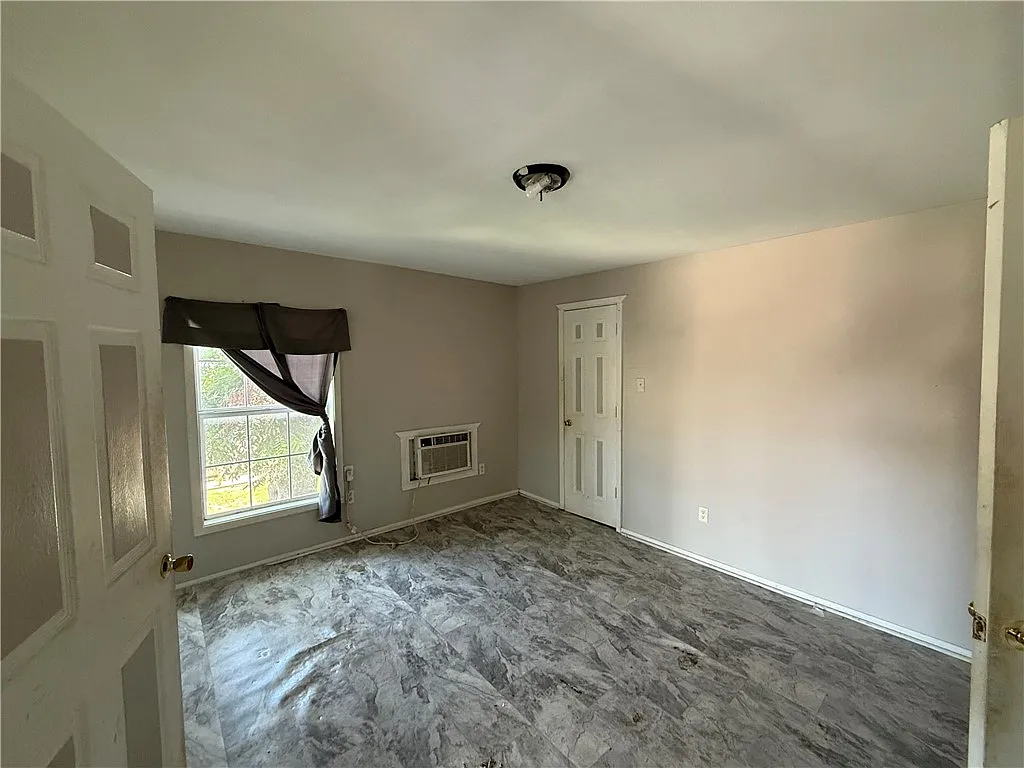 1 bed, 3060 sqft, $1,000 — Photo 4