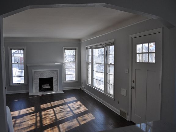 Unfurnished view of living room.