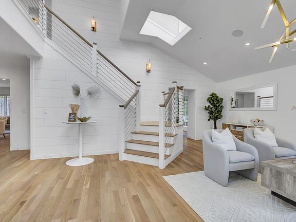 5th image of 2063 Gordon Ave