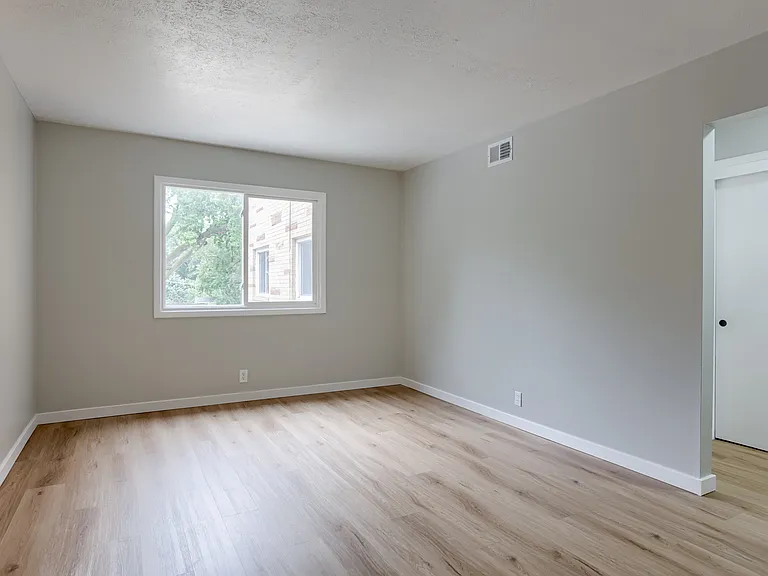 4715 Davenport St #7 — Photo 6