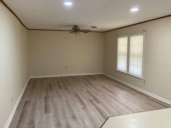 3rd image of 706 Downs Ln