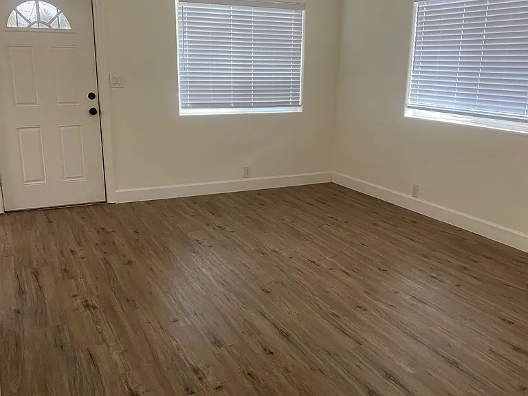1132 SW Rogue River Ave — Photo 7