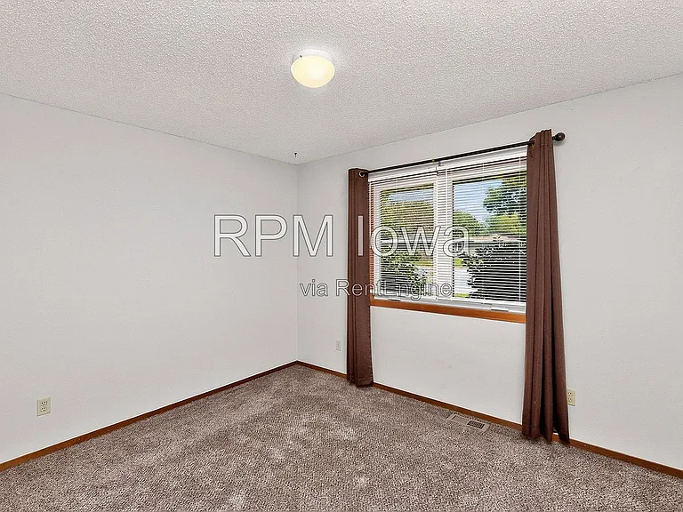 1614 NW Applewood St — Photo 14